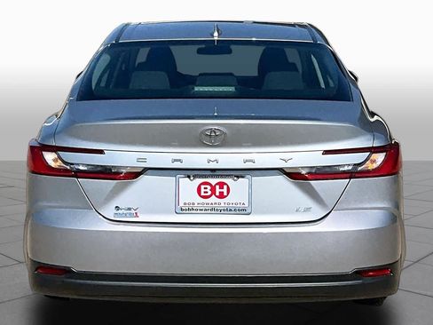 Used 2025 Toyota Camry LE FWD image 5