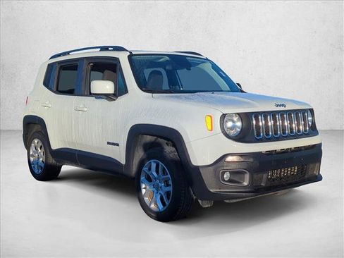 Used 2018 Jeep Renegade Latitude w/ Cold Weather Group image 3