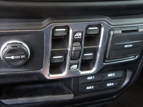 Used 2023 Jeep Wrangler Unlimited image 25