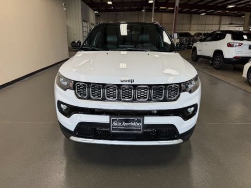 Used 2025 Jeep Compass Limited AWD/4WD image 8