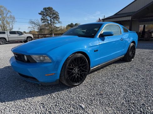 Used 2010 Ford Mustang GT image 3