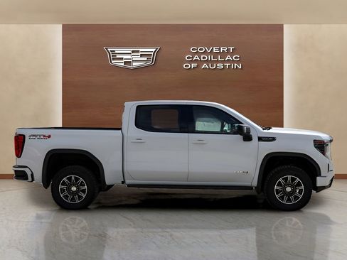 Used 2024 GMC Sierra 1500 AT4 w/ AT4 Premium Package AWD/4WD image 5