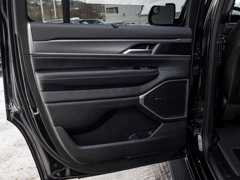 New 2025 Jeep Wagoneer Base image 14