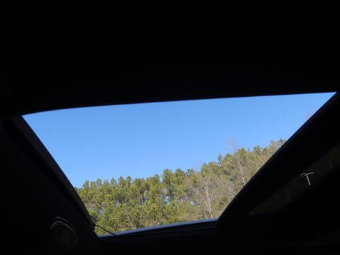 Used 2022 BMW 230i Coupe w/ Premium Package image 17