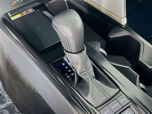 Used 2025 Toyota Camry SE image 23