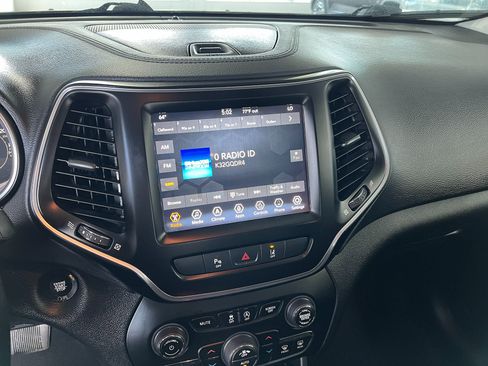 Used 2021 Jeep Cherokee Latitude Lux w/ Comfort/Convenience Group AWD/4WD image 15