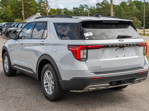 New 2025 Ford Explorer Active w/ Active Comfort Package image 3