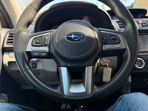 Used 2017 Subaru Forester 2.5i w/ Alloy Wheel Package image 9