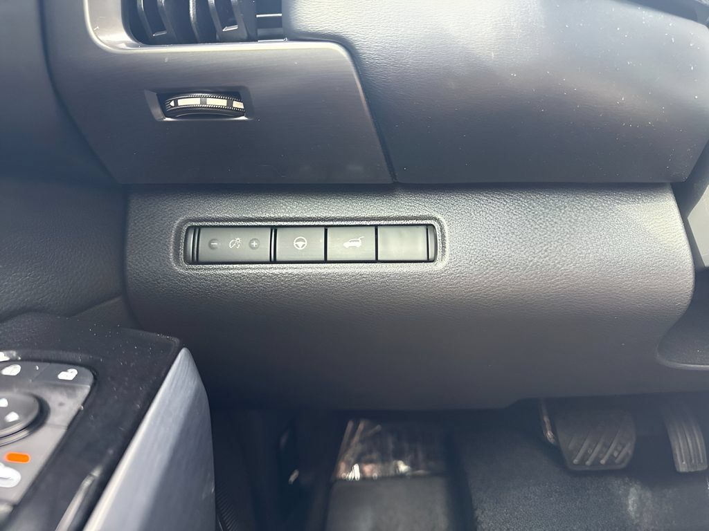 Used 2022 Nissan Pathfinder SL AWD/4WD image 19