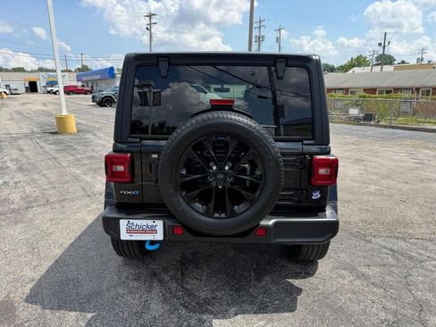 Used 2022 Jeep Wrangler Unlimited Sahara w/ Cold Weather Group AWD/4WD image 8