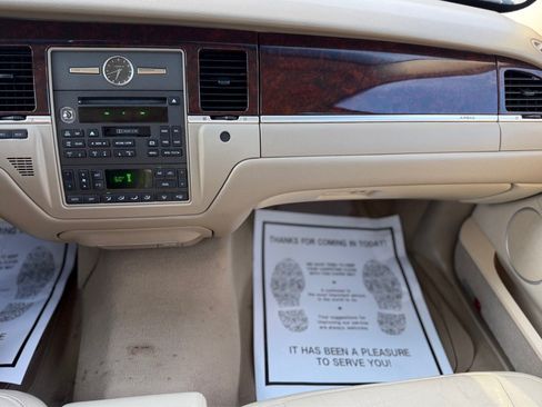 Used 2007 Lincoln Town Car Signature RWD image 10