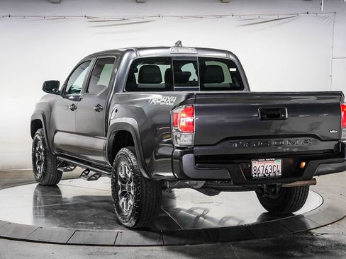 Certified 2020 Toyota Tacoma TRD Off-Road w/ Technology Package AWD/4WD image 2