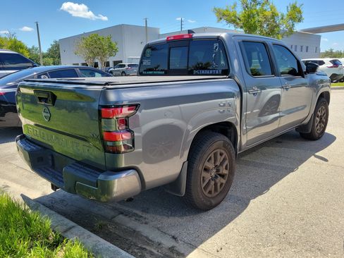 Used 2022 Nissan Frontier SV RWD image 3
