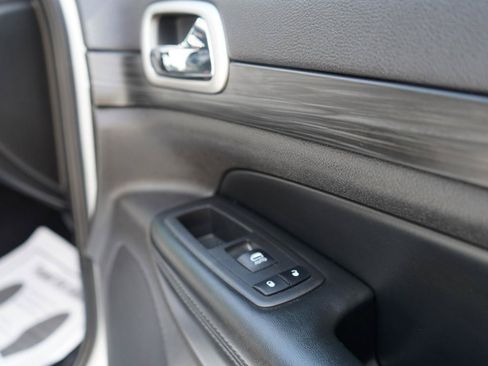 Used 2019 Jeep Grand Cherokee Altitude AWD/4WD image 49