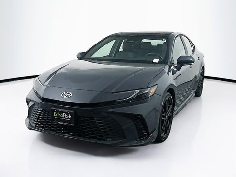 Used 2025 Toyota Camry XSE image 3