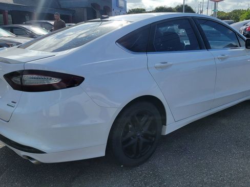 Used 2016 Ford Fusion SE FWD image 5