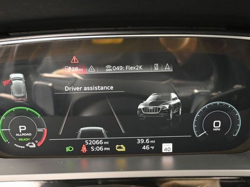 Used 2019 Audi e-tron Prestige w/ Prestige Package image 21