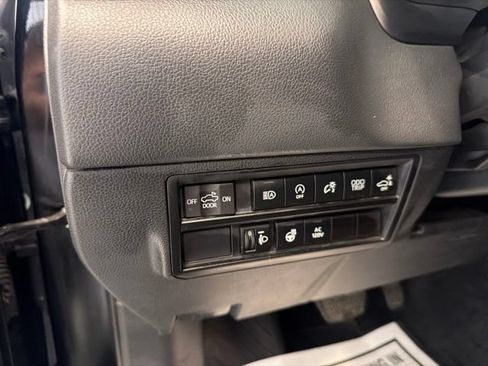 Used 2022 Toyota Tundra Limited w/ Power Package AWD/4WD image 19