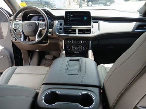 Used 2024 Chevrolet Tahoe Z71 w/ Luxury Package AWD/4WD image 24