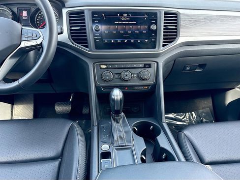 Used 2021 Volkswagen Atlas Cross Sport SE FWD image 19