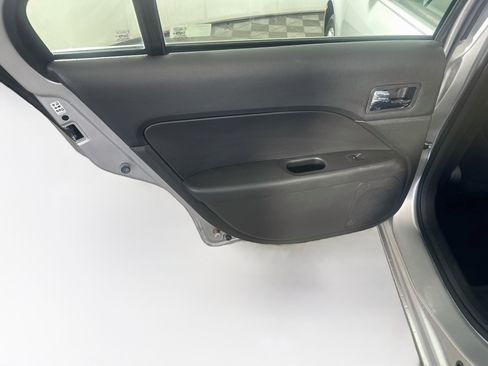Used 2009 Ford Fusion SE FWD image 24