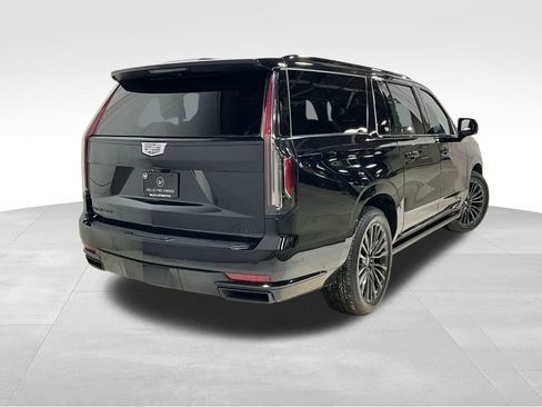 Used 2022 Cadillac Escalade ESV Sport Platinum w/ LPO, ONYX Package image 4