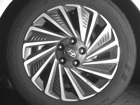 Used 2025 Hyundai Sonata SEL FWD image 12