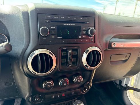Used 2017 Jeep Wrangler Unlimited Sahara AWD/4WD image 14