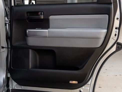 Used 2020 Toyota Sequoia SR5 image 38