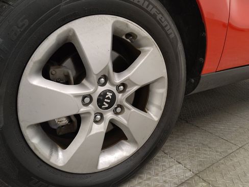 Used 2019 Kia Soul image 31