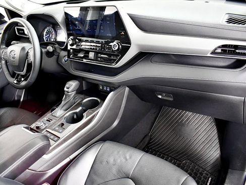 Used 2022 Toyota Highlander Platinum image 23
