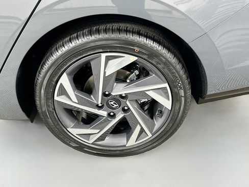 New 2026 Hyundai Elantra Limited FWD image 22
