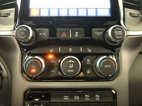 Used 2024 RAM 3500 Big Horn w/ Towing Technology Group AWD/4WD image 29