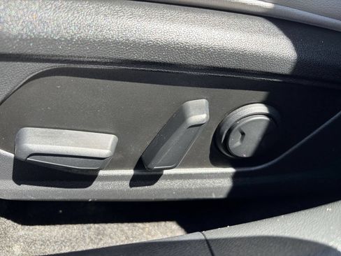Used 2025 Hyundai Elantra Limited FWD image 22