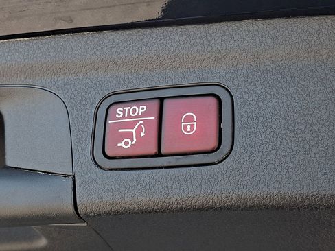 Used 2024 Mercedes-Benz GLE 350 4MATIC w/ AMG Line Exterior image 31