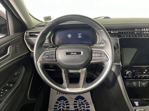 Used 2022 Jeep Grand Cherokee L Limited w/ Black Appearance Package AWD/4WD image 20