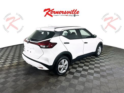 Used 2022 Nissan Kicks S image 7