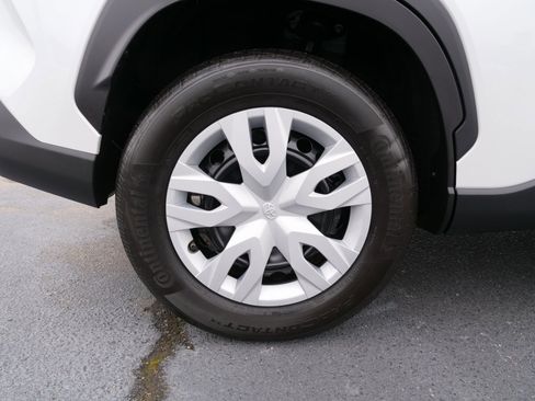 Used 2022 Toyota Corolla Cross L image 12