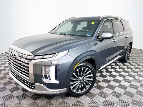 Used 2023 Hyundai Palisade Calligraphy FWD image 3