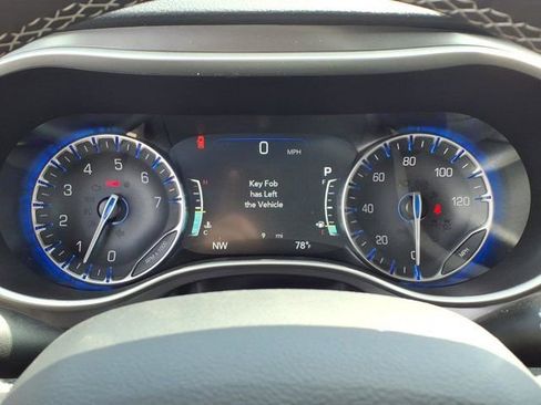 New 2026 Chrysler Pacifica Select image 14