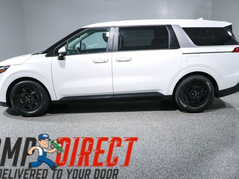 Used 2025 Kia Carnival FWD image 10