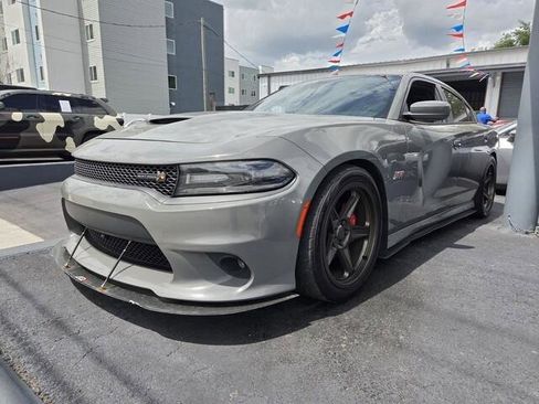 Used 2017 Dodge Charger R/T Scat Pack w/ Beats Audio Group RWD image 3