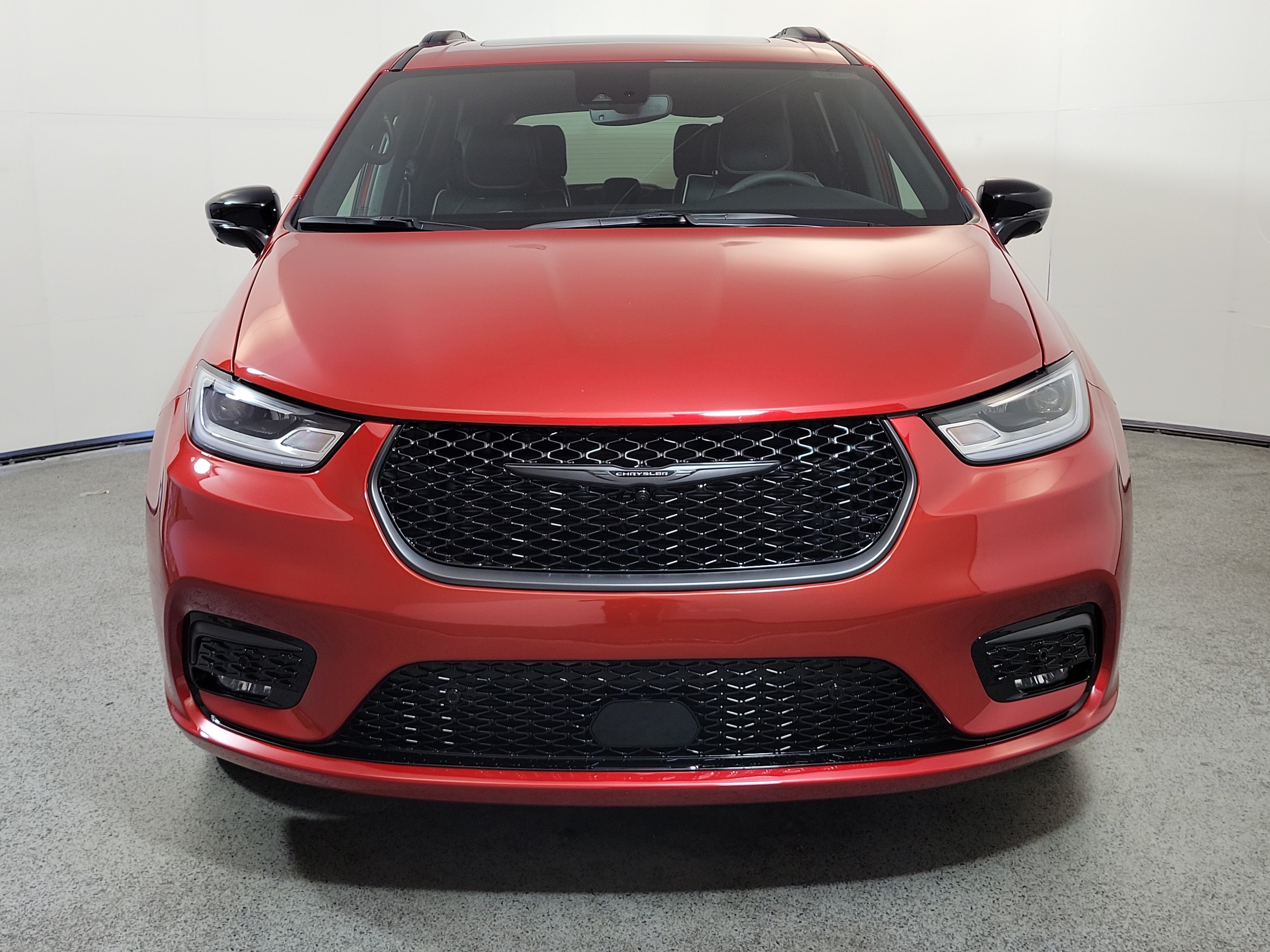 Used 2026 Chrysler Pacifica Limited w/ S Appearance Package FWD image 2