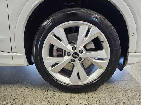 Used 2023 Audi Q4 e-tron Premium Plus w/ Premium Plus image 9