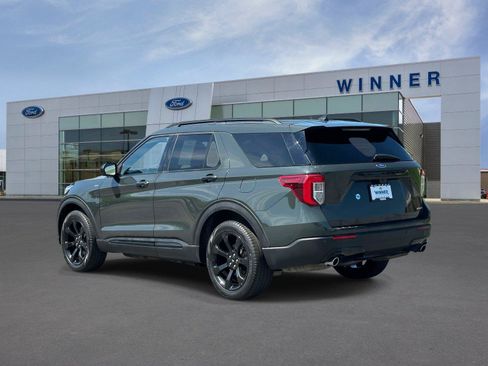 Used 2023 Ford Explorer ST-Line AWD/4WD image 2