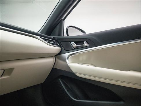 New 2026 Genesis G70 2.5T image 32