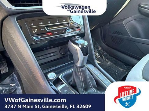 Used 2025 Volkswagen Taos SE FWD image 23