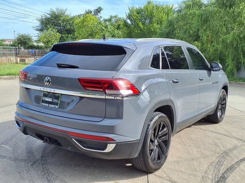 Used 2020 Volkswagen Atlas Cross Sport SE w/ Towing Package FWD image 3