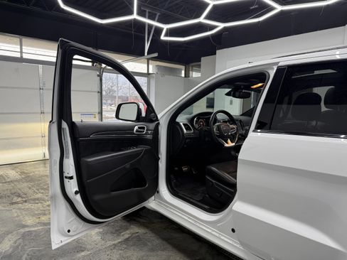 Used 2021 Jeep Grand Cherokee SRT image 8