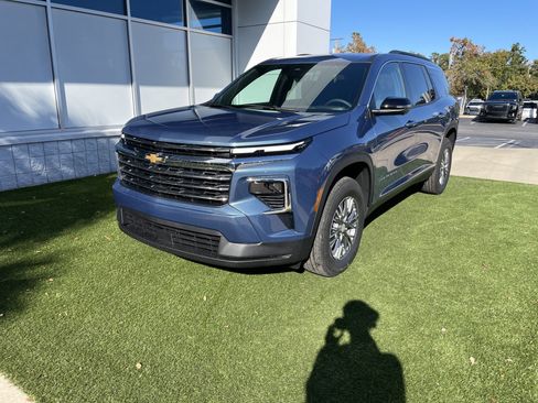 New 2026 Chevrolet Traverse LT image 3
